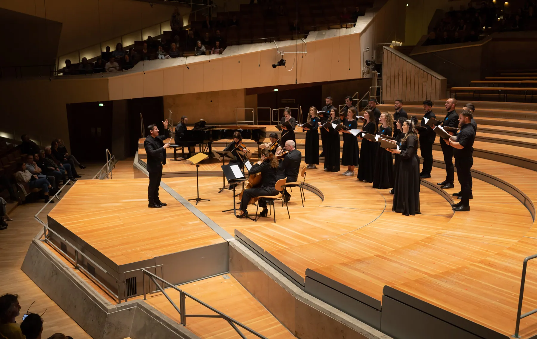 Siparantum Choir singers performing on stage during a concert (image 25 of 25)