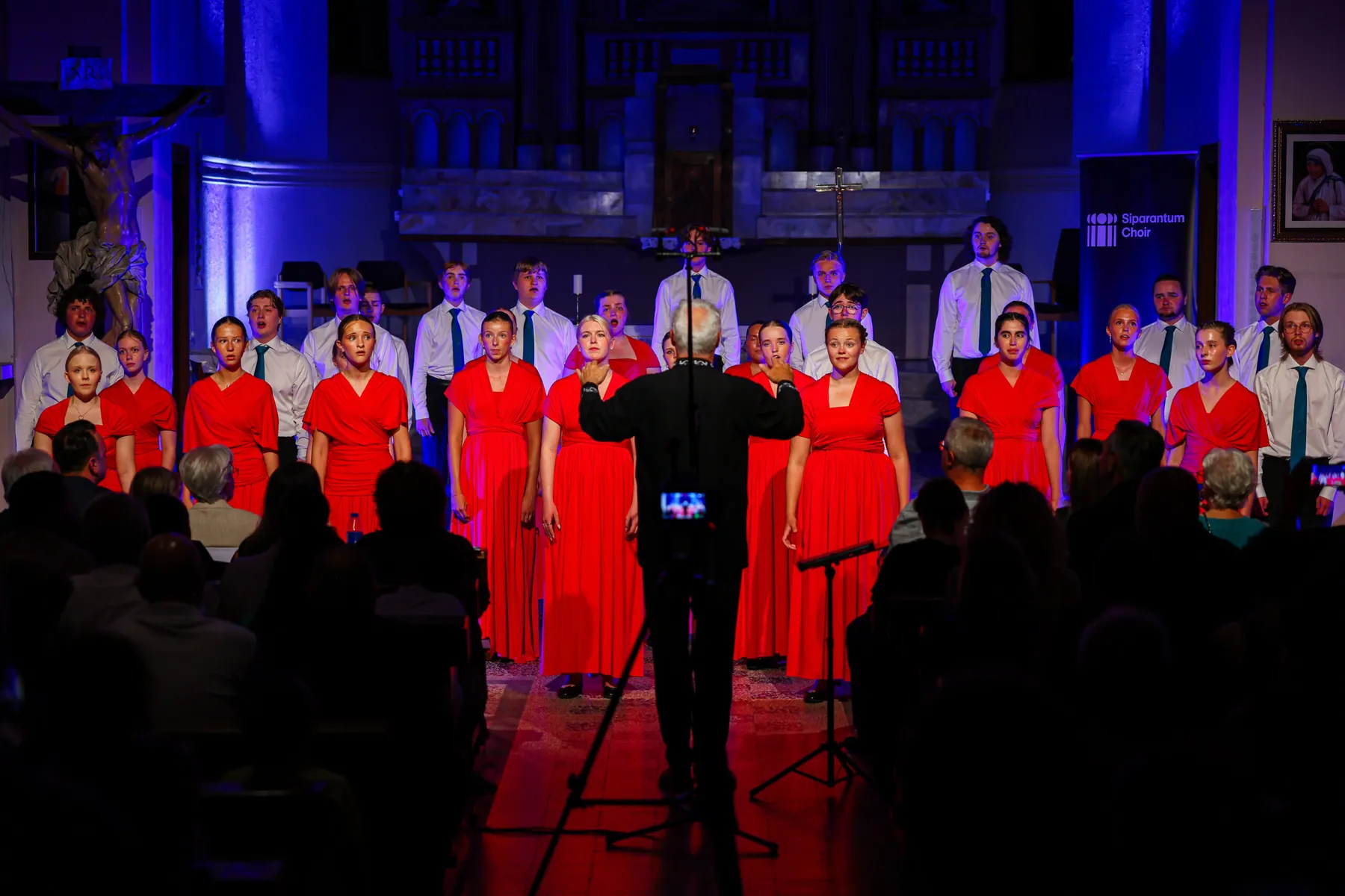 Siparantum Choir performing at "Northern Echoes" Brings Together Defrost Youth Choir and Siparantum Choir in an Inspiring Choral Collaboration